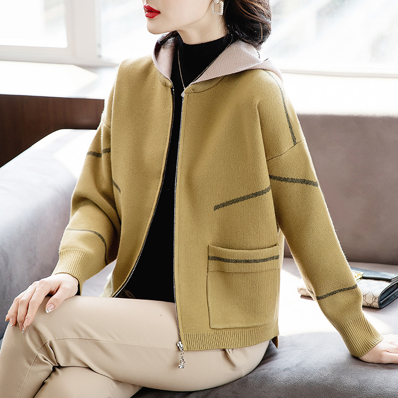 妈妈秋装洋气针织夹克外套中年女装春秋外衣中老年连帽短款上衣服