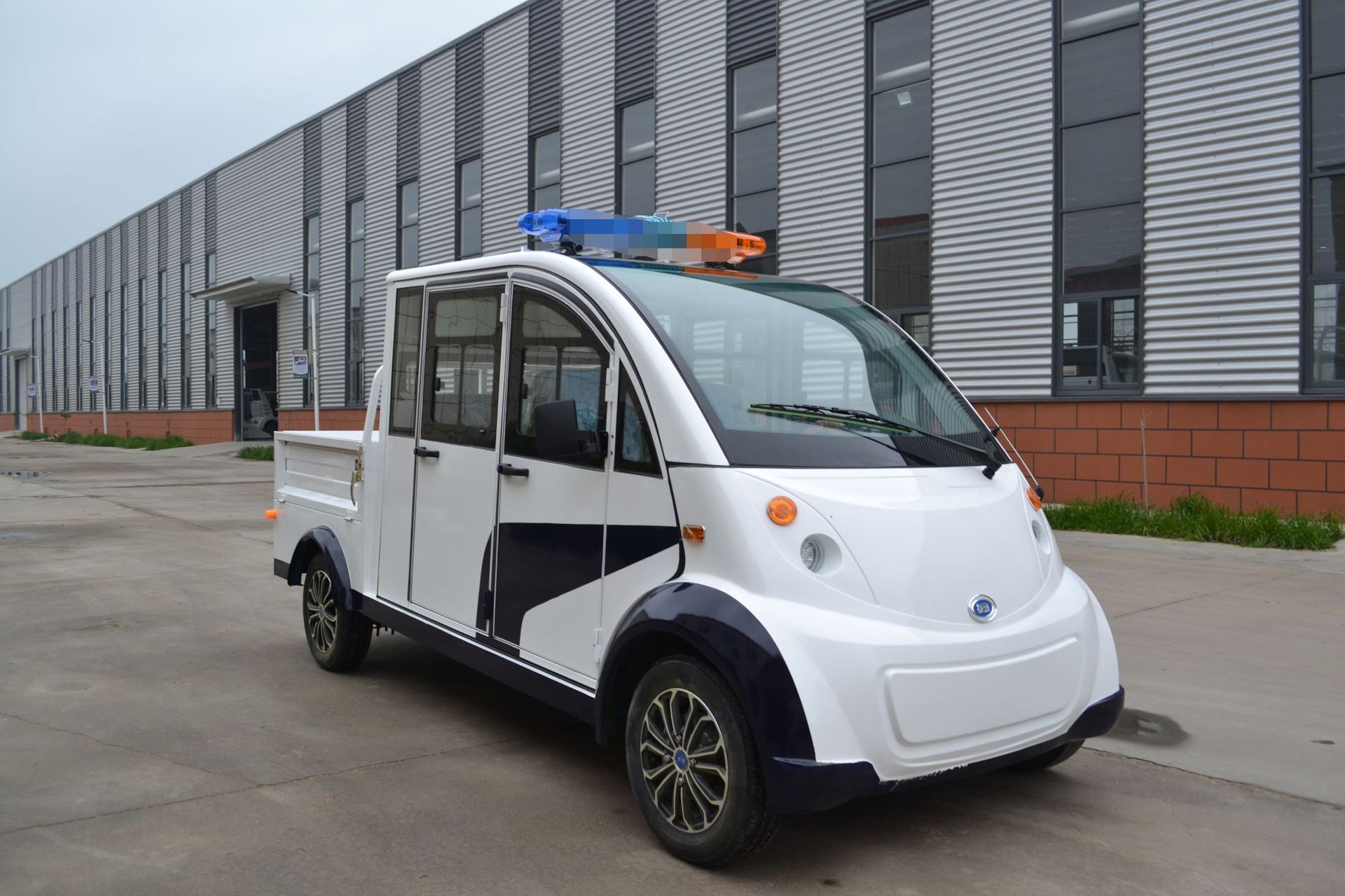 电动巡逻货车带斗巡逻车皮卡治安货斗车四轮巡逻车执法巡逻保安车