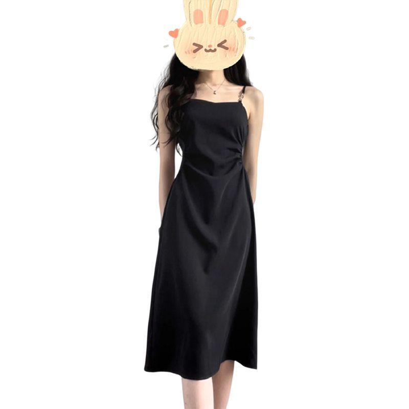 法式黑色吊带连衣裙子新款修身收腰显瘦长裙小众设计感褶皱小黑裙