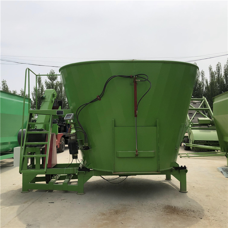 养殖场草料搅拌机立式单轴秸秆草捆混合机tmr粉碎草包饲料拌料机