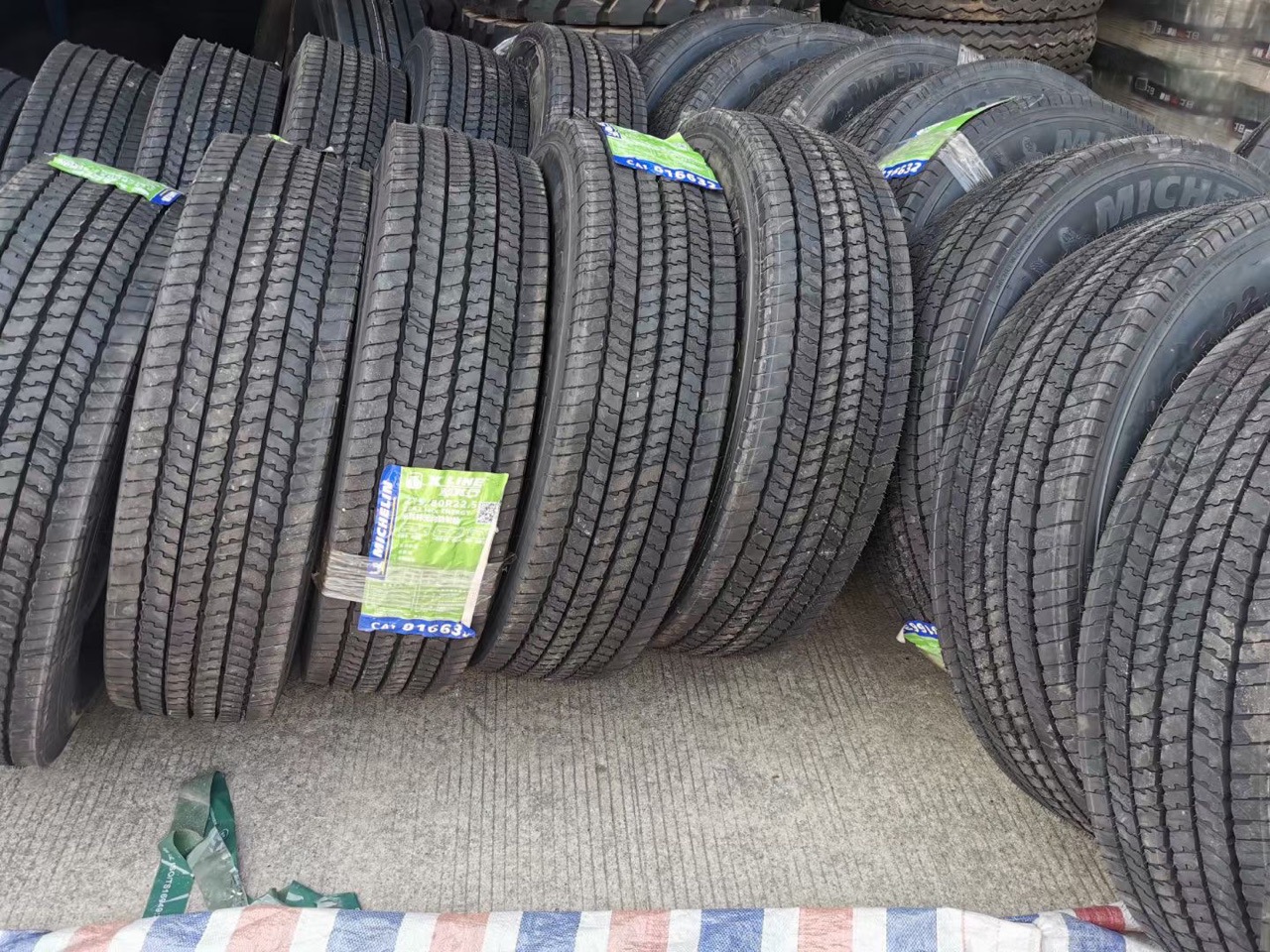 米其林轮胎275/80r22.5客车真空胎