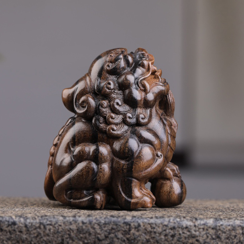 新沉香黑柿木实木雕刻踩球貔貅摆件木质皮休麒麟家居红木礼品批发