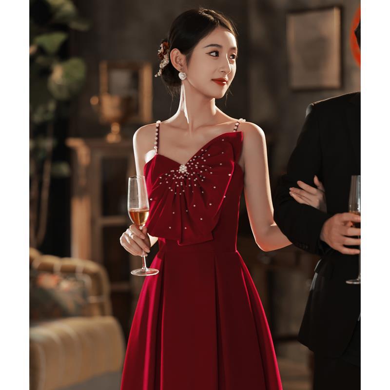 吊带敬酒服新娘酒红色高级感礼服女春季长款回门宴连衣裙性感显瘦
