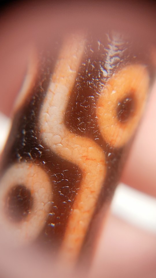 藏区老朱砂龙鳞纹措丝九眼天珠桔皮红肉朱砂风化清晰包浆f11a23