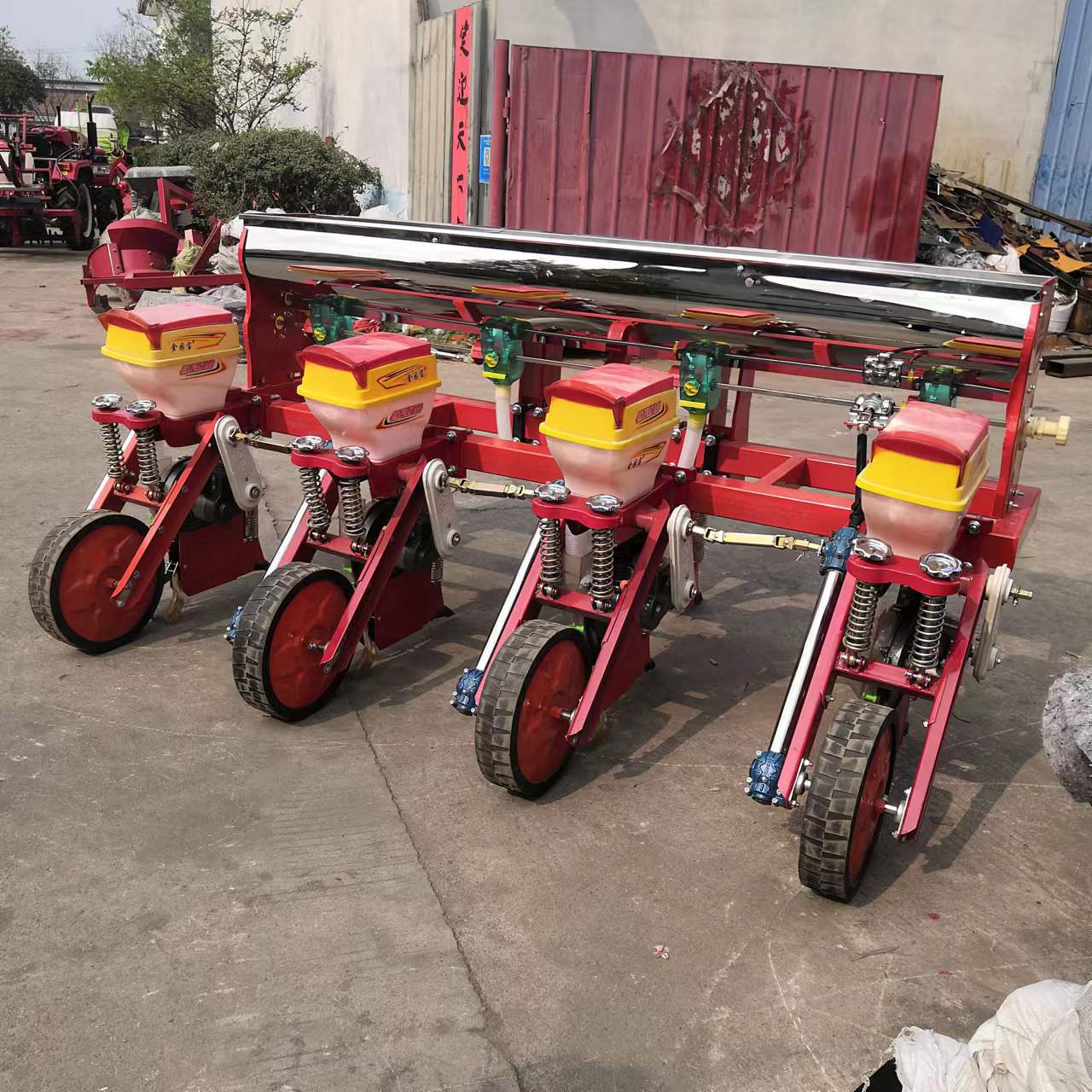 四轮牵引四行免耕玉米施肥播种机 悬浮免漏播棒子下种机 方便快捷