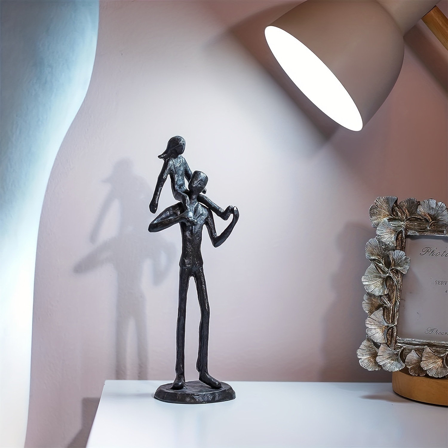 跨境新款父亲节儿童节礼品父女雕像人物装饰抽象仿铸铁家居树脂工