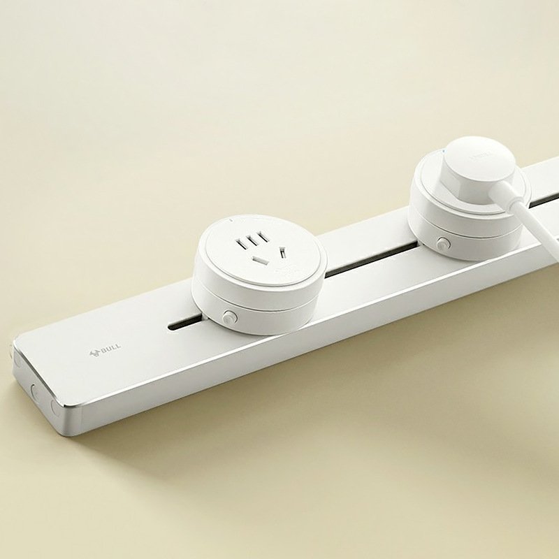公牛轨道插座插线板移动轨道插壁挂式插座带usb开关插座接线板白