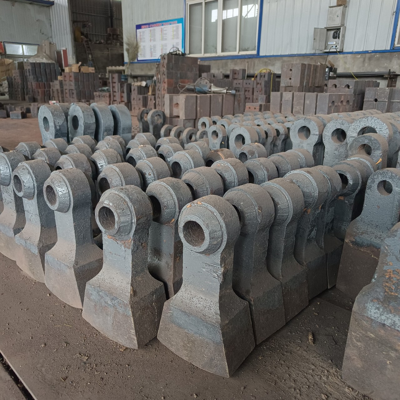 0成交0公斤定制破碎机配件锰钢合金锻打锤头衬板筛板蓖条厂家现货批发