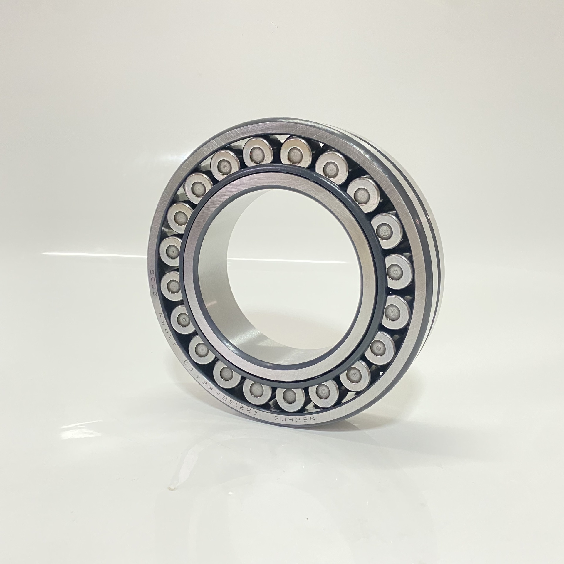 日本进口nsk调心滚子轴承22216-eake4c3 fag timken轴承