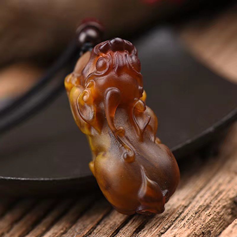龙涎香貔貅吊坠 精工刻龙延香真品一等品持久留香手把件龙涎香