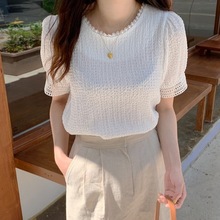 韩国chic泡泡袖上衣女夏季新款洋气蕾丝镂空花边拼接褶皱感白衬衫