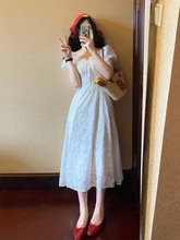 白色印花收腰方领泡泡袖连衣裙女2023年夏季新款法式复古短袖裙子