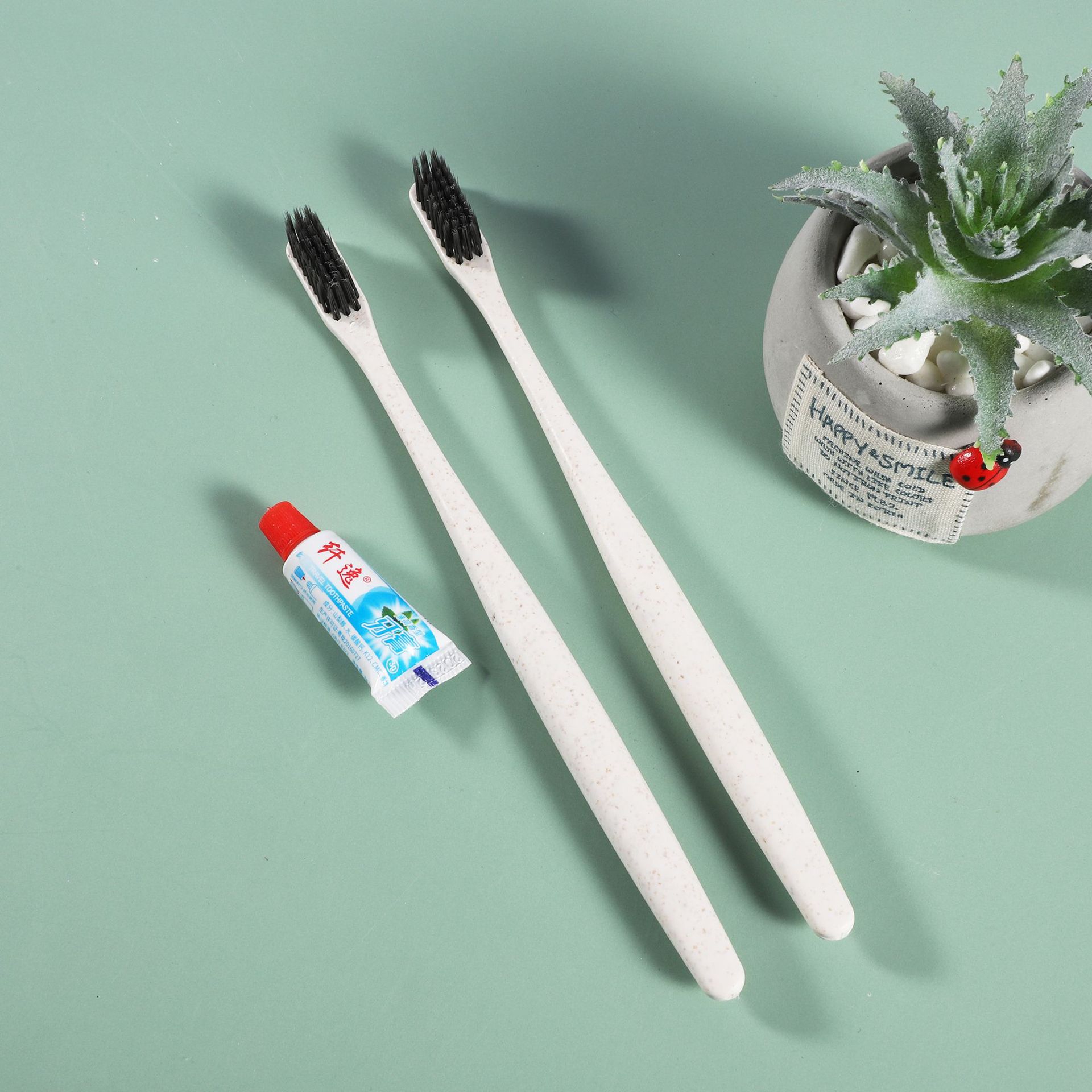 厂家批发酒店一次性牙刷宾馆二合一牙具套装家用秸秆竹炭软毛牙刷