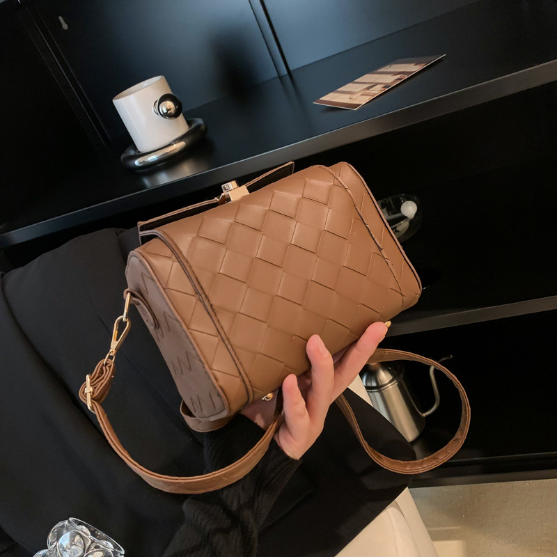 This Year's Fashion Diamond Small Bag 2022 Autumn New Women's Bags Minority Simple Fresh Crossbody Bag Solid Color Square Bag