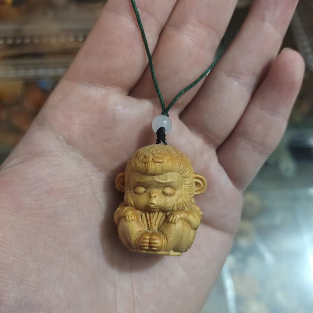 崖柏木雕刻小猴子手把件生肖猴动物钥匙扣挂件抖音网红款工艺品