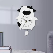 卡通奶牛创意亚克力挂钟创意摇摆装饰挂墙静音时钟表