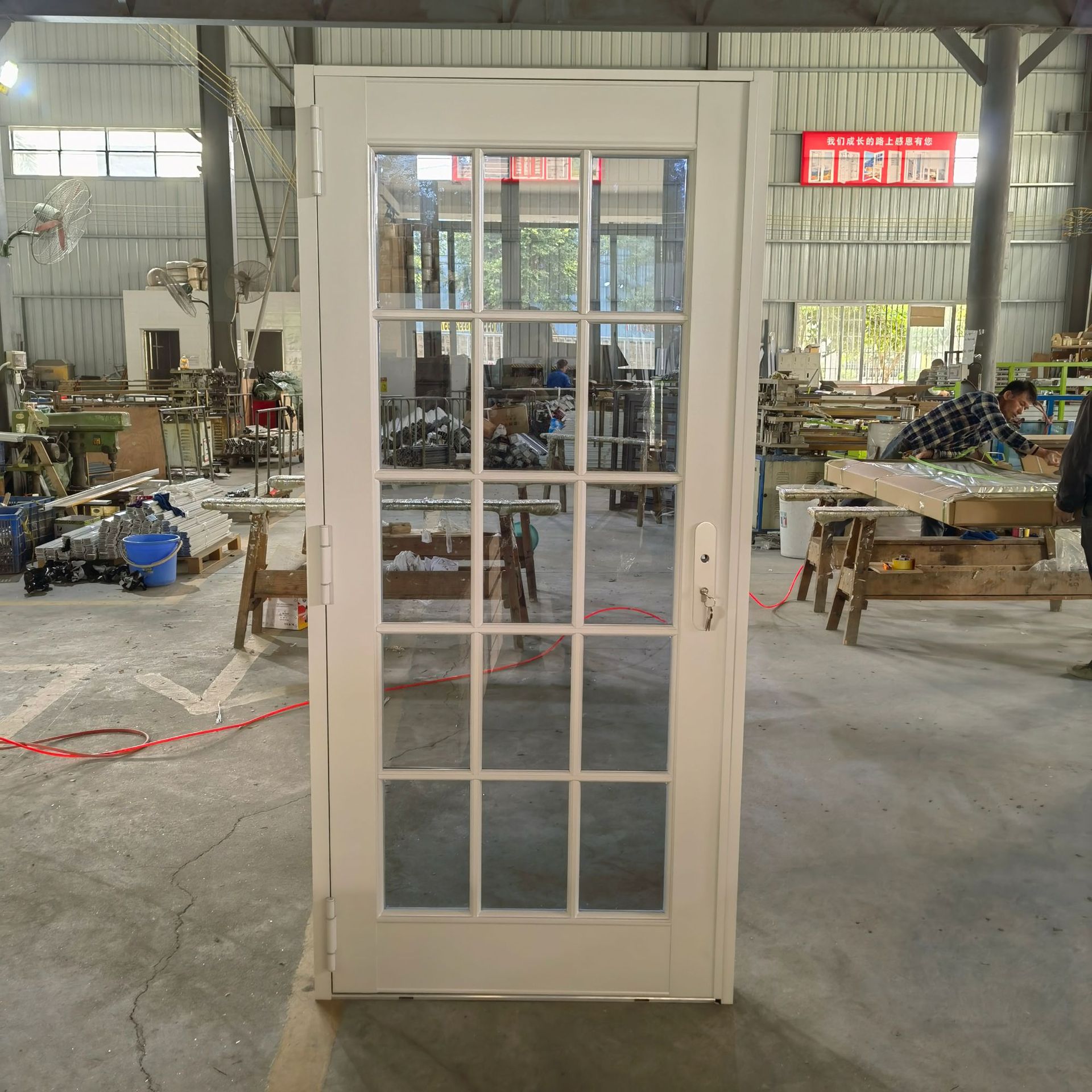 带装饰铝隔条玻璃铝合金平开门