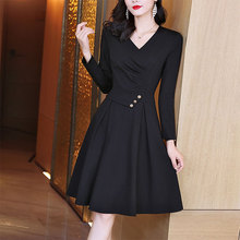长袖连衣裙2023春季新款韩版女装时尚修身褶皱拼接V领黑色连衣裙