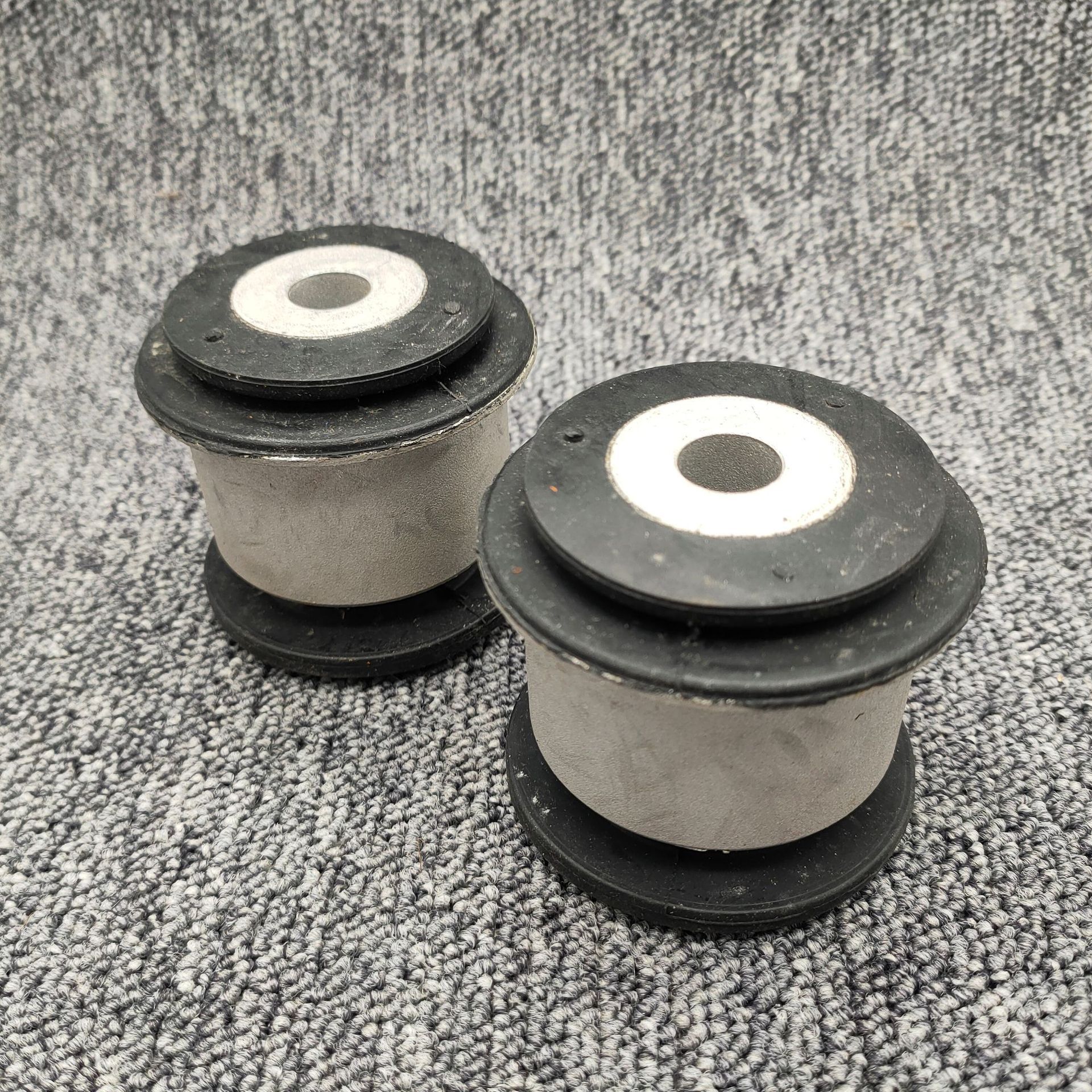 下摆臂胶套下悬挂衬套 1663330414 / 1663330200