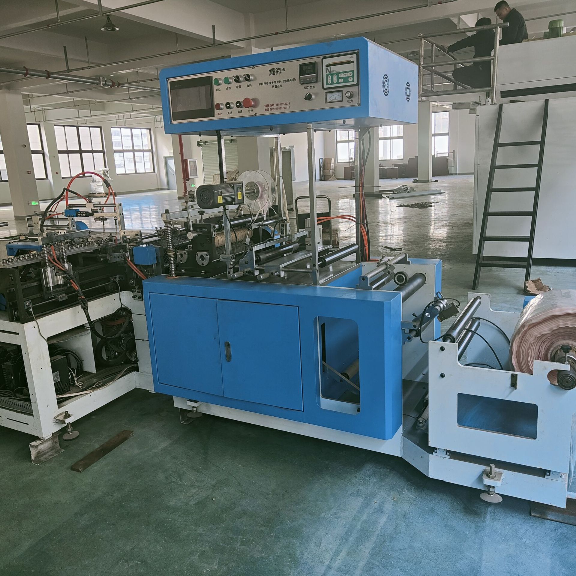 本子自动装袋机 自动套袋封口机 opp自封口包装机 笔记本子套袋机