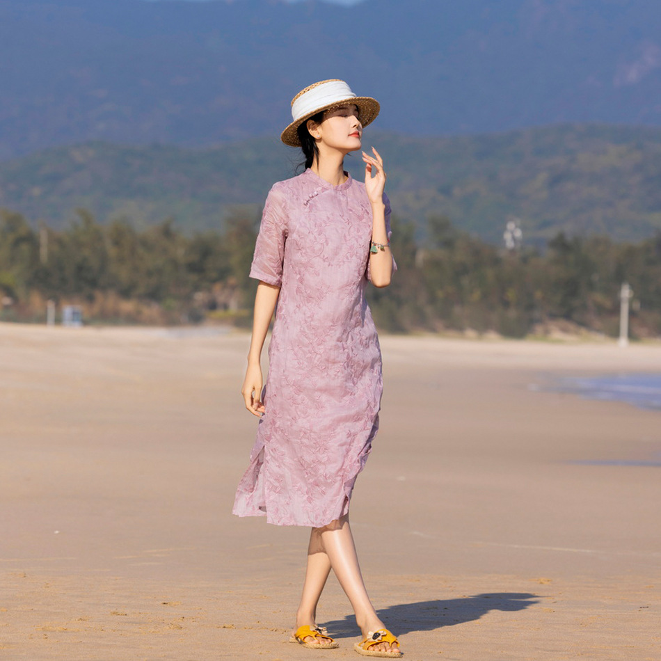 2024春夏新款苎麻刺绣女装 旅行文艺立领中袖中长款连衣裙女-阿里巴巴