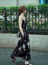 FL231881夏季长款质感法式赫本风宽松胖mm遮肚显瘦黑色吊带连衣裙