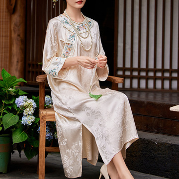 中国风刺绣连衣裙深圳南油女装夏季宽松新中式中袖斜襟盘扣裙子