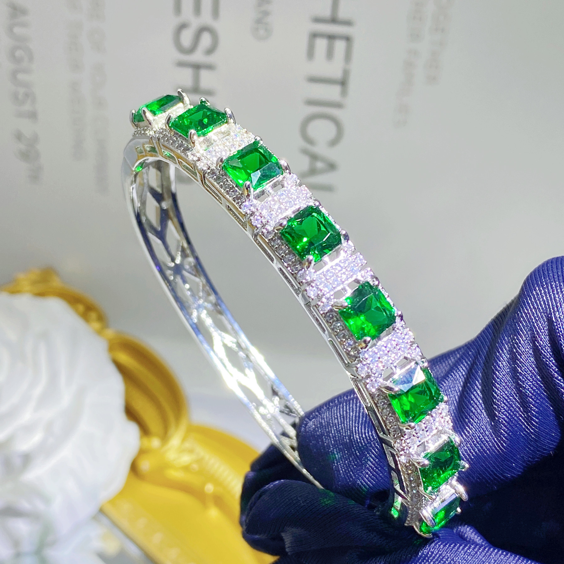 直播新款复古仿真天然祖母绿手镯 镀18k铂金镶钻奢华贵妇珠宝手环