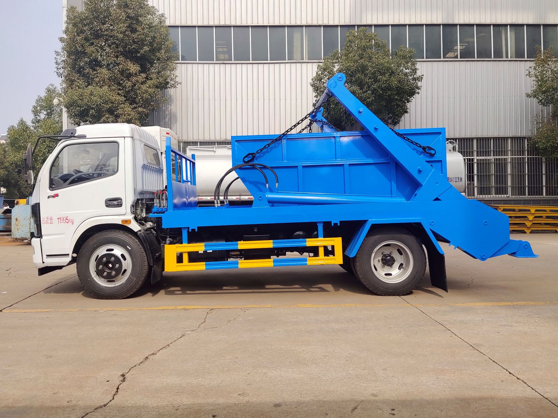 东风大摆臂式垃圾车价格国六摆臂垃圾车环卫垃圾车厂家