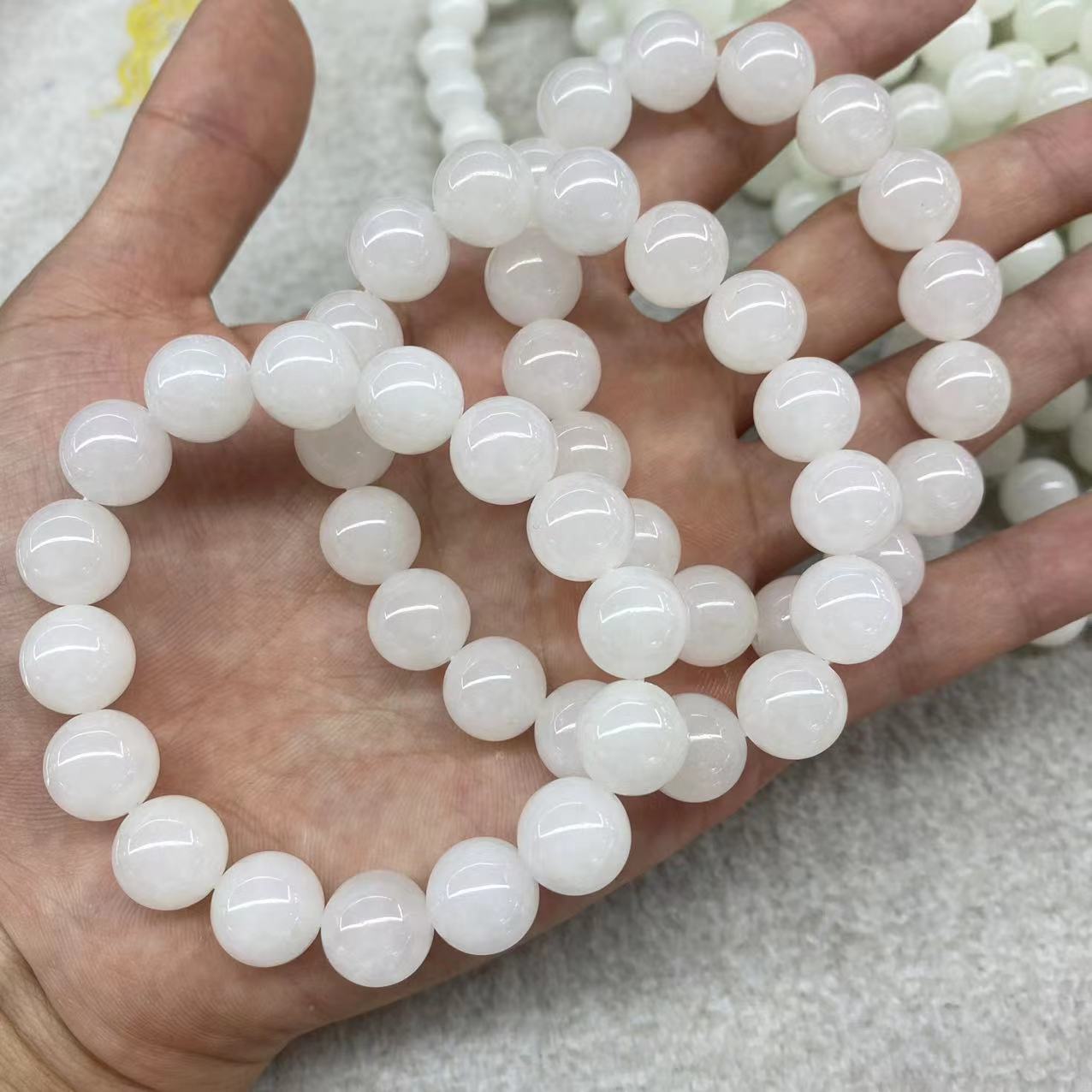 天然和田白玉手链冰透雪白玉质细腻自然光实拍白玉12mm手链批发