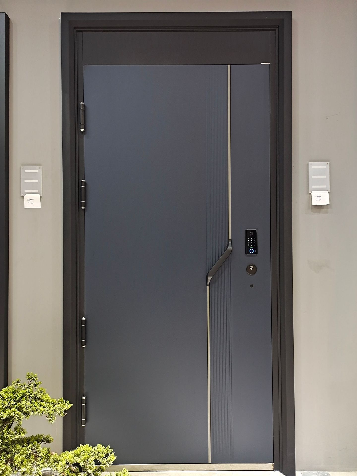 厂家直供新款甲级防盗门家用隔音安全门带指纹锁加厚11公分平开门