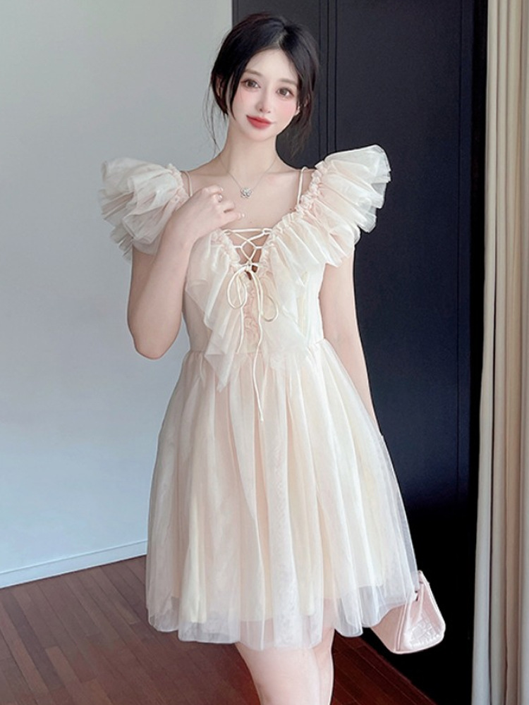 出笛法式超仙性感荷叶边网纱露肩吊带裙设计感收腰显瘦宴会礼服连