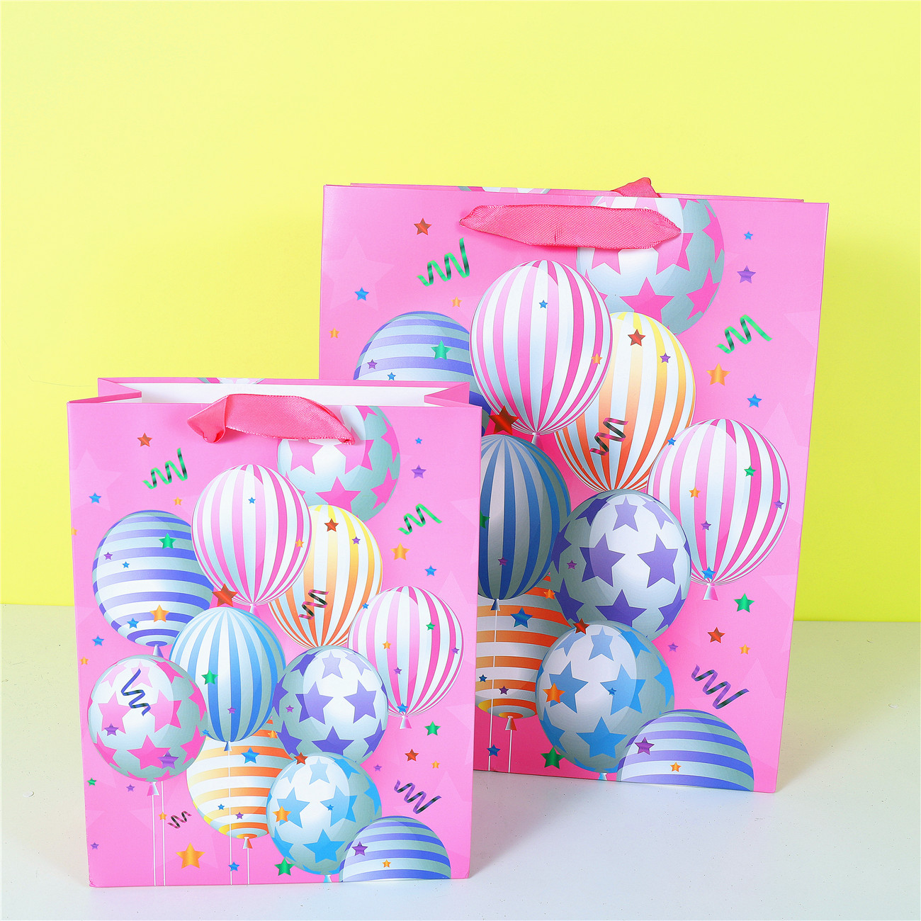 Yiwu Source Manufacturer Colorful Balloon Pattern Paper White Card Handbag Birthday Party Gift Bag Handbag