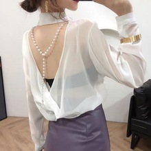 2024流行韩版雪纺防晒设计感小心机珍珠露背透视翻领镂空衬衫