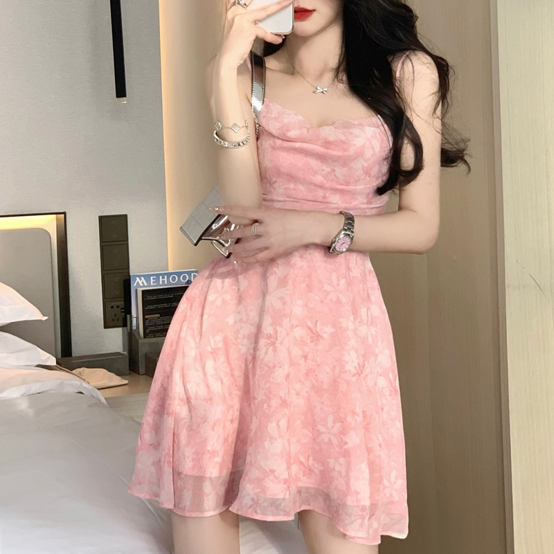 吊带粉色雪纺连衣裙图片