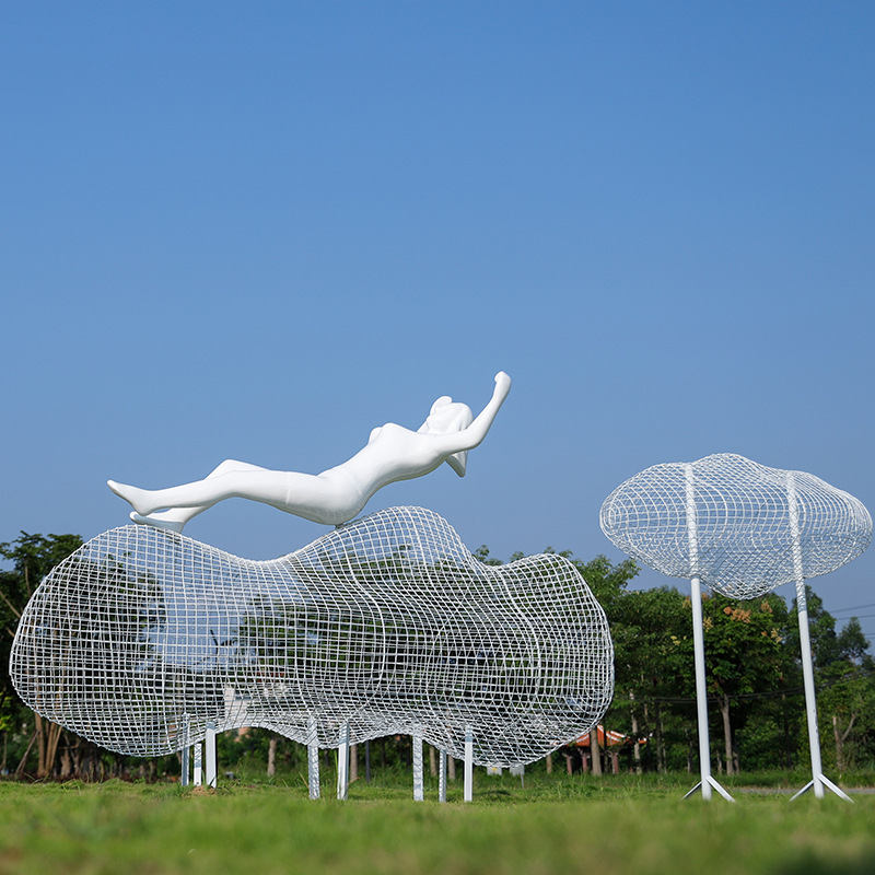 户外金属铁艺不锈钢镂空云朵抽象人物玻璃钢雕塑园林景观装饰摆件