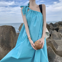露肩海边度假连衣裙女夏季2024系带设计感小众沙滩裙长裙吊带裙子