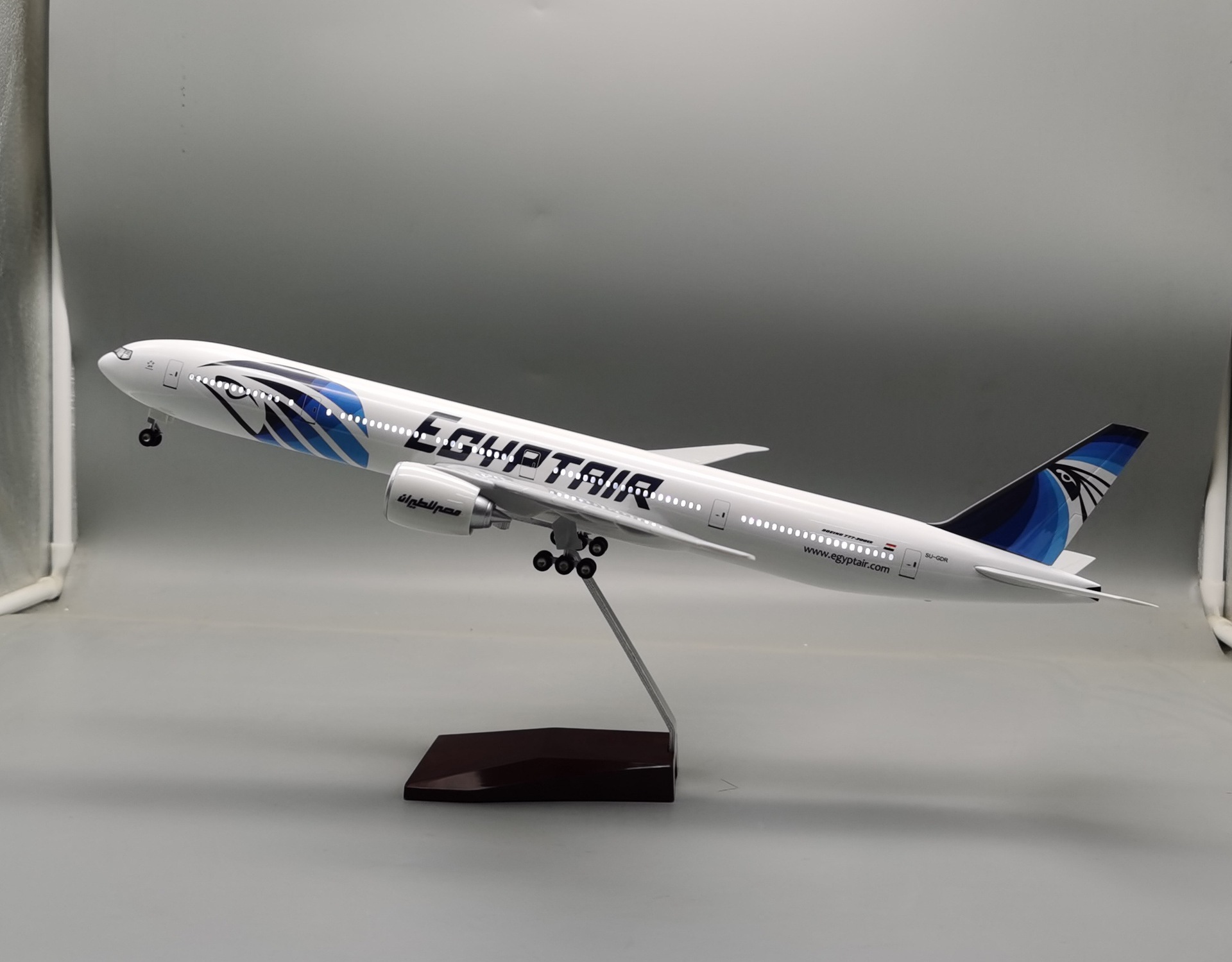 波音777中国国际航空爱国声控灯光起落架轮子礼品摆件飞机模型