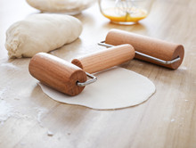 厂家榉木擀面杖压面粉皮 饺子皮擀面粉滚棍 木质滚轮厨房小工具