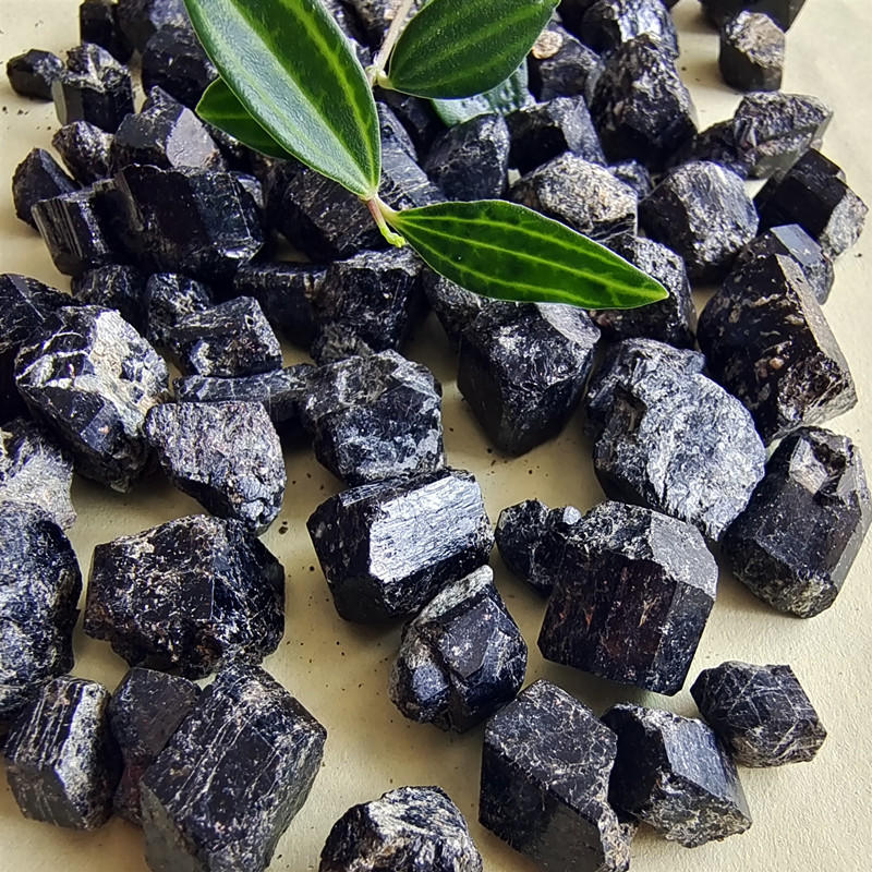 电气石颗粒 托玛琳原石颗粒 电气石 黑色 晶体电气石