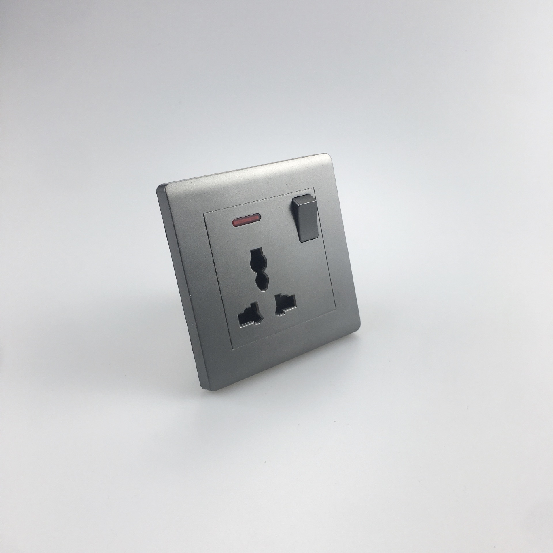 英式多用三孔黑灰色墙壁插座南非孔墙壁电源多功能插座86型带开关