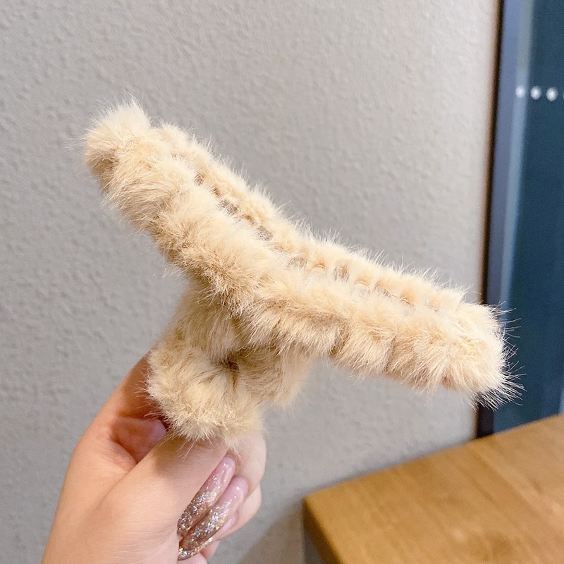 Plush Grip Autumn and Winter Large Hairy Hair Clips Back Head Hair Claws Hair Pins Coffee Color Korean Shark Clip Headdress Wholesale