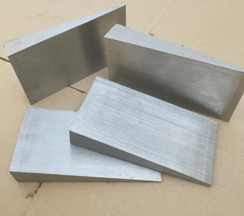 不锈钢斜铁-加厚平垫铁-斜垫铁厂家-价格报价_铸铁栏杆_金属建材_建筑