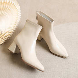尖头靴子短靴女2025新款秋冬女靴小众瘦瘦靴设计感粗跟高跟短筒靴