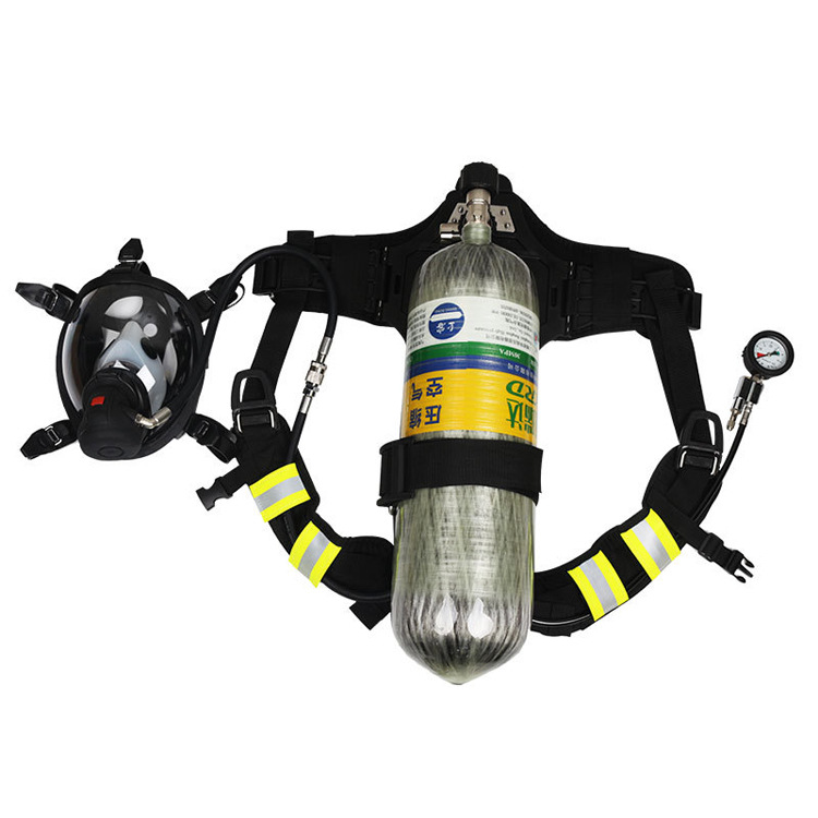 将呼吸内气体吸完,面罩应向人体面部移动面罩内保持负压,人体感觉呼吸