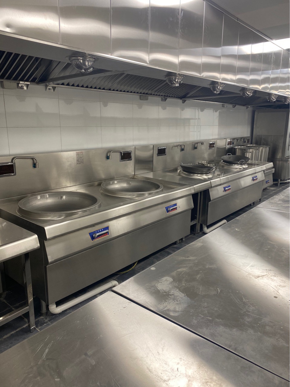整套酒店用品厨房设备炊事机械制冷设备排烟设备酒店配套