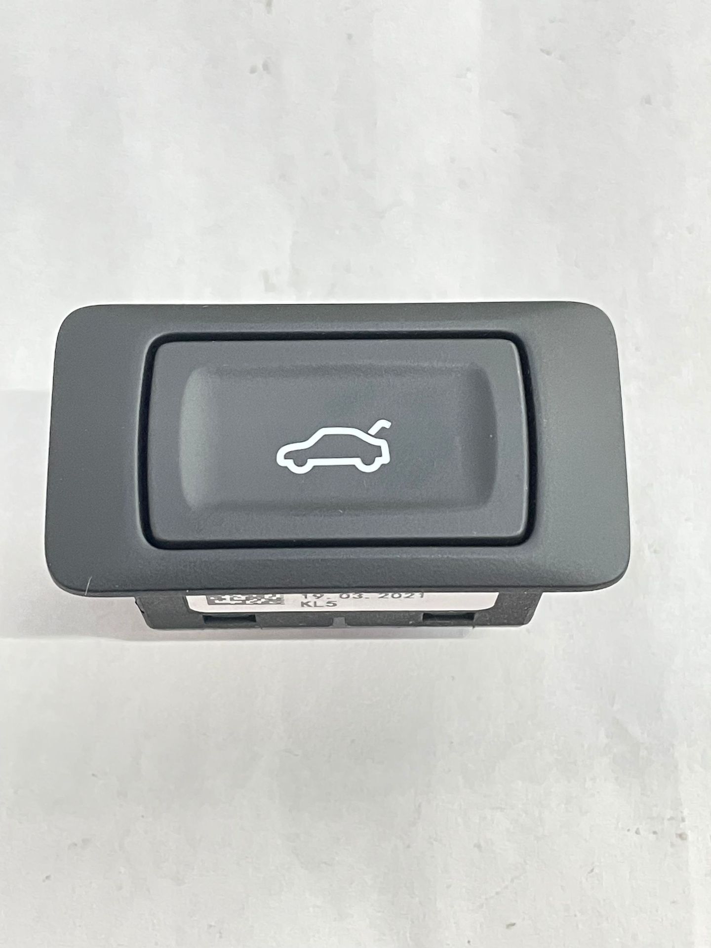 适用于奥迪a6l q5 q3 q7 a7 a8l 辉腾后备箱开关电动尾门开关按钮