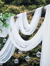 白色网纱缦婚庆拱门婚礼求婚布置背景中式吊顶白纱幔拍照户外装至