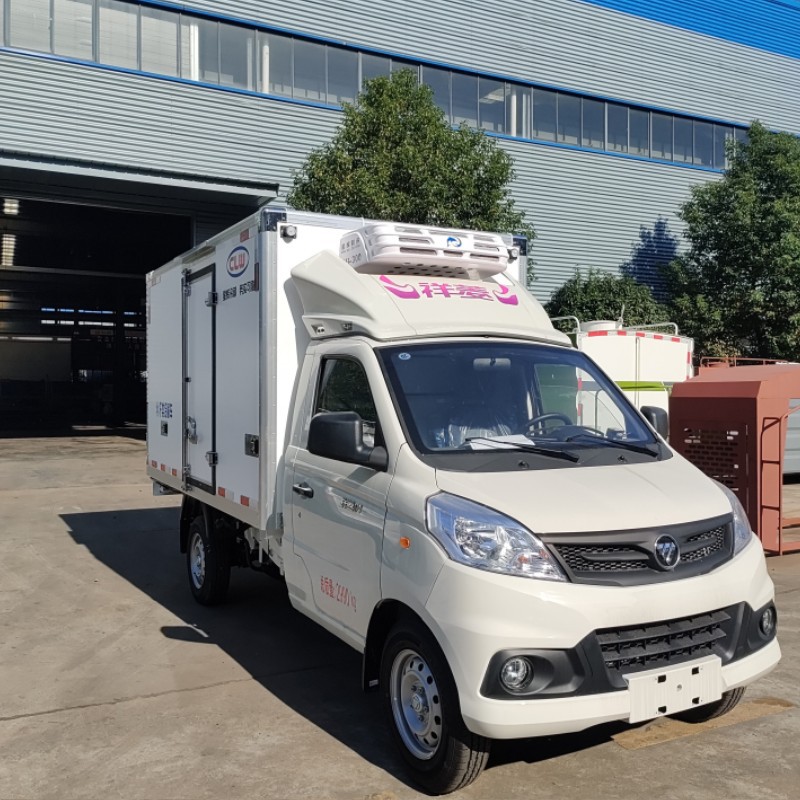 8米福田祥菱小型冷藏保温车 3.