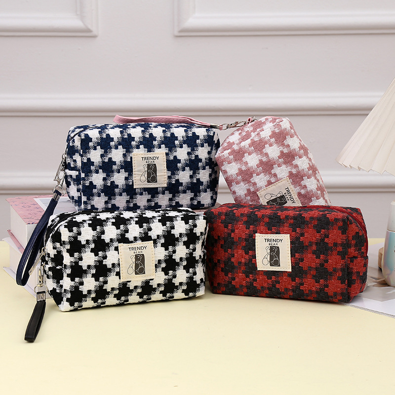 2024 Classic Lady Retro Cosmetic Bag Fabric Classic Style Cosmetic Bag Small Fresh Clutch Factory Wholesale